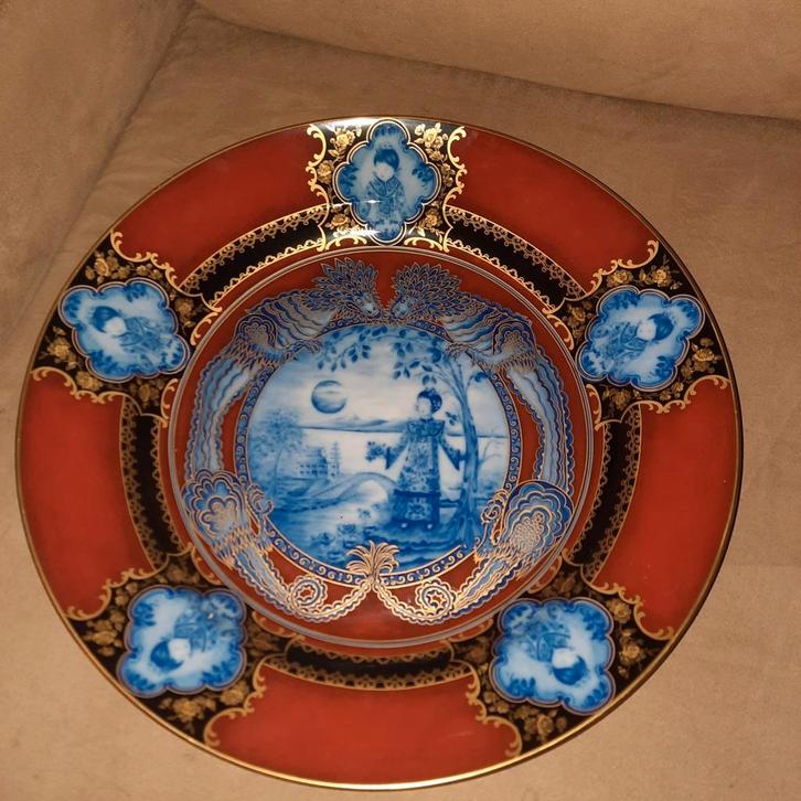 Assiette en porcelaine, 39 cm, signée Kaiser., Antiquités & Art, Antiquités | Assiettes décoratives & Carrelages, Enlèvement ou Envoi