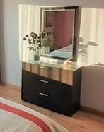Bed met bijhorende nachtkastjes, commode en spiegel, Ophalen, Zo goed als nieuw