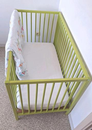 Lime Green Babybedje + matras + donsdeken en overtrek  beschikbaar voor biedingen