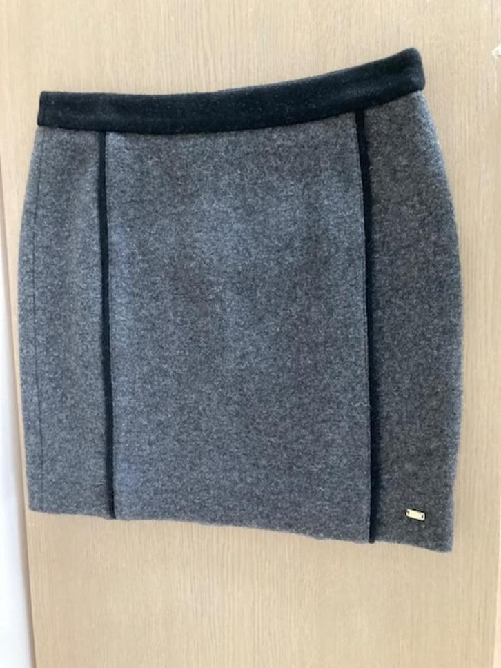 Korte wollen minirok Tommy Hilfiger maat 34, Kleding | Dames, Rokken, Zo goed als nieuw, Maat 34 (XS) of kleiner, Grijs, Boven de knie