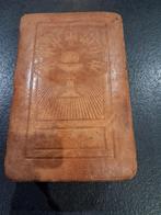 Bible cuir, Collections