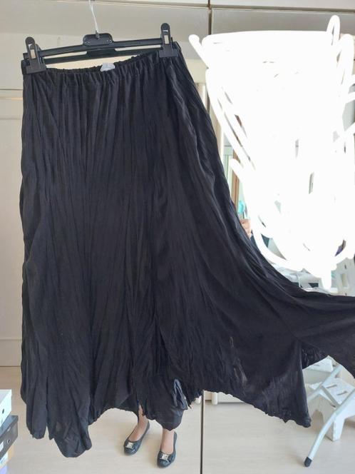 Jupe noire 3/4 ample asymétrique, tissu fluide effet froissé, Kleding | Dames, Rokken, Zo goed als nieuw, Maat 38/40 (M), Zwart