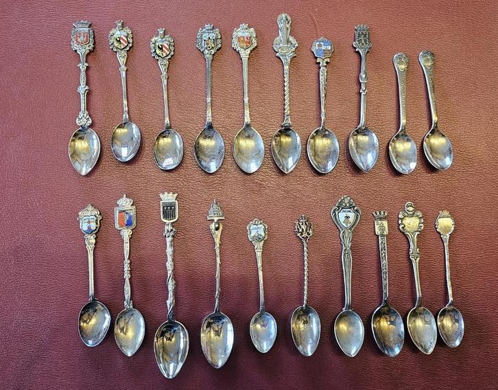 20 petites cuillères en argent (ou métal argenté), Antiquités & Art, Antiquités | Argent & Or, Argent, Enlèvement ou Envoi