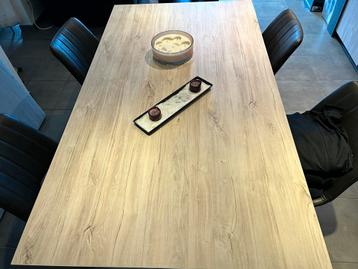 Tafels en tv meubele beschikbaar voor biedingen