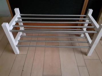 NEUVE ETAGERE A CHAUSSURES beschikbaar voor biedingen