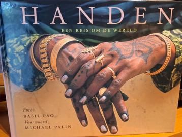 Handen BASIL PAO voorwoord Michael PALIN 160 Pagina's beschikbaar voor biedingen