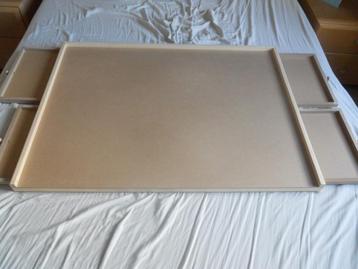 Puzzelplank met 4 laden beschikbaar voor biedingen
