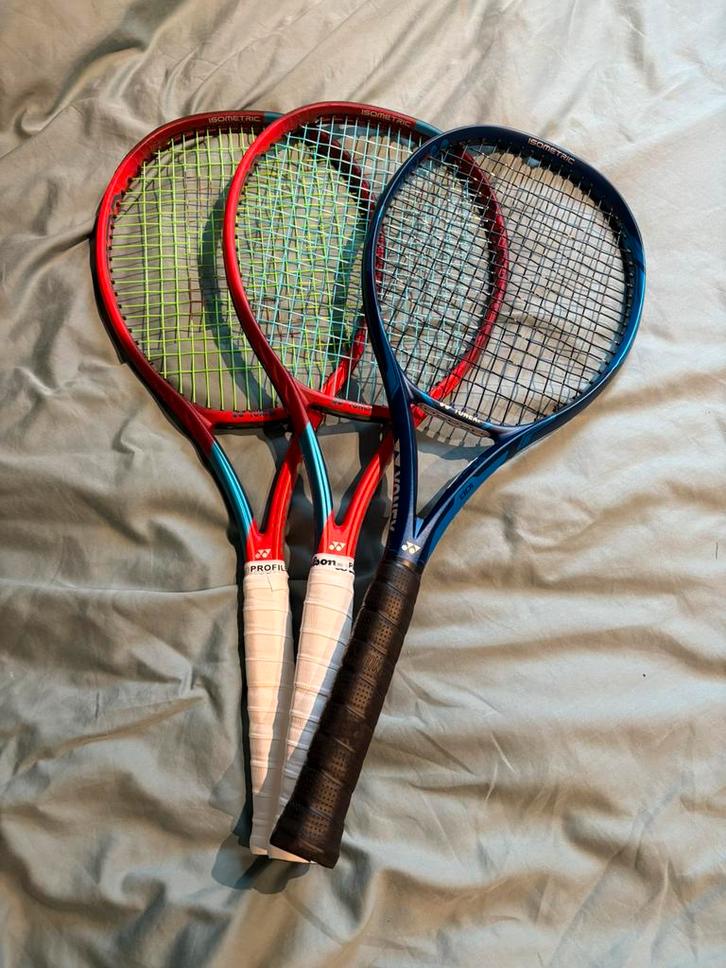 Yonex tennisracket vcore 100 en ezone 100, Sport en Fitness, Tennis, Gebruikt, Racket, Overige merken, L3, Ophalen of Verzenden