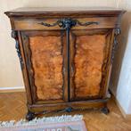 Armoire de style en noyer, Ophalen