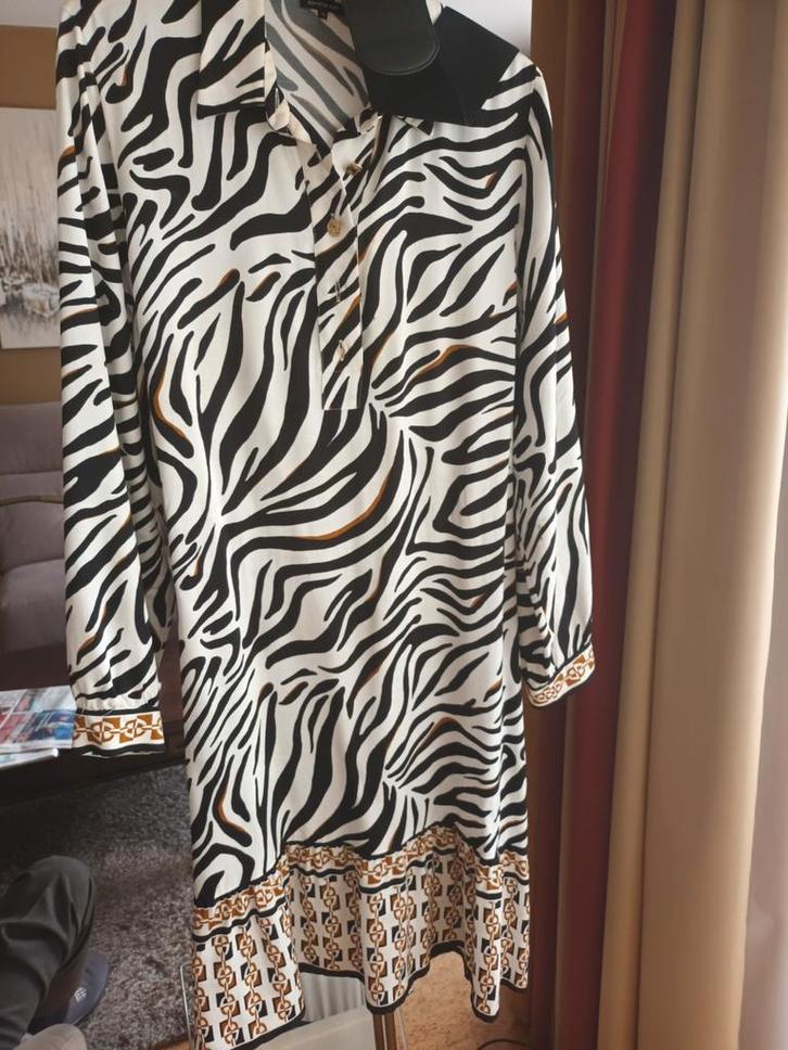Volledig nieuw kleed  "CAROLINE BISS ", Kleding | Dames, Jurken, Maat 42/44 (L), Ophalen of Verzenden