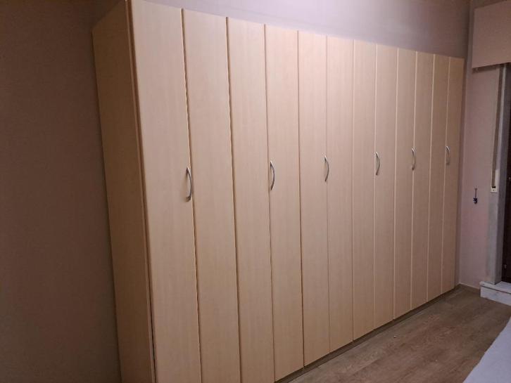Ruime kleerkast met accordeondeuren - 296 cm breed, Huis en Inrichting, Kasten | Kleerkasten, Zo goed als nieuw, 200 cm of meer