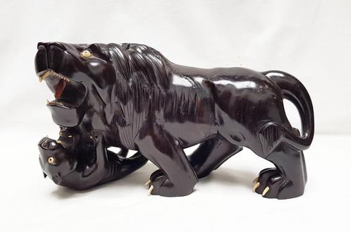 Lion avec son petit en ébène., Antiquités & Art, Art | Sculptures & Bois, Enlèvement ou Envoi