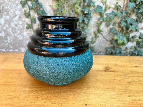 Modernistisch /art deco vaasje hyaliet glas groene structuur, Antiek en Kunst, Antiek | Glaswerk en Kristal, Ophalen of Verzenden
