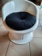 Wiite stoel met opbergruimte, Huis en Inrichting, Stoelen, Ophalen, Kunststof, Gebruikt, Wit