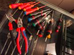 Allerhande hand gereedschap 2x tang + schroevendraaiers goed, Doe-het-zelf en Bouw, Gereedschap | Handgereedschap, Ophalen of Verzenden