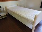 Wit 1-persoonsbed met matras 90 x 200 cm, Huis en Inrichting, Slaapkamer | Bedden, 90 cm, Eenpersoons, Wit, Zo goed als nieuw