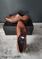 Gloednieuwe klassieke schoenen van echt LEER maat 44, Bruin, Nieuw, Wandelschoenen, Ophalen of Verzenden