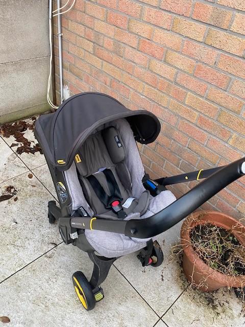 DOONA  maxi cosi   -   buggy in 1  perfecte staat, Kinderen en Baby's, Buggy's, Zo goed als nieuw, Overige merken, Zonnekap, Ophalen of Verzenden