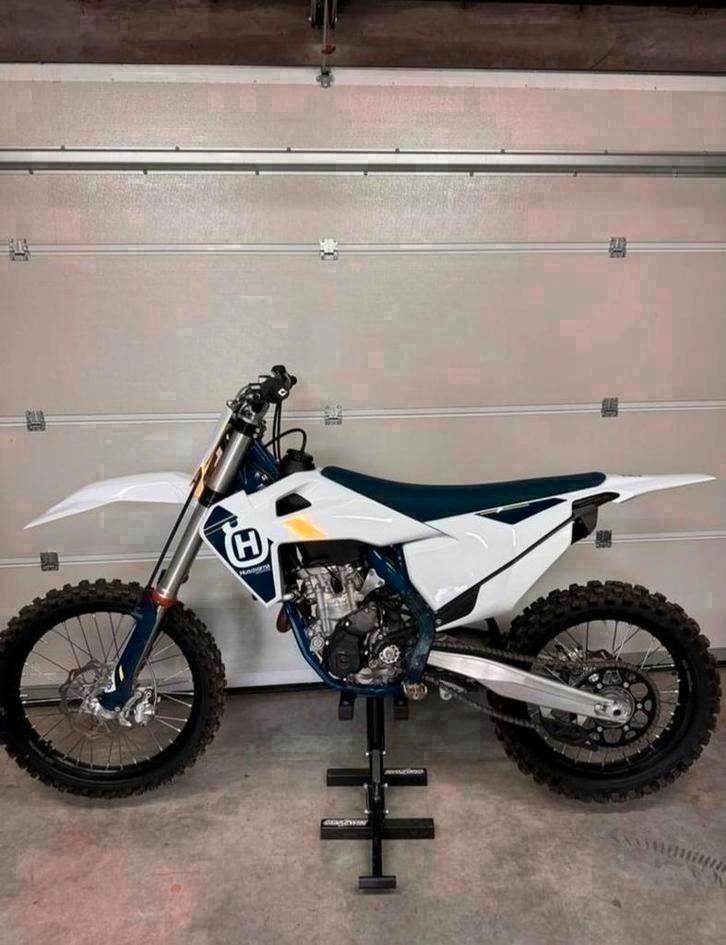 Nieuwe (10u) Husqvarna fc 250 2022, KTM sxf 250 crossmotor ., Fietsen en Brommers, Brommers | Crossbrommers, Ophalen