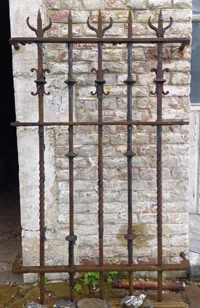 Ancienne grille de fenêtre en fer forgé, Antiek en Kunst, Curiosa en Brocante, Ophalen