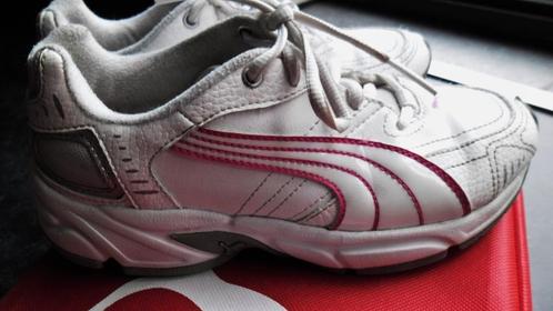 PUMA leder schoenen(sterke hiel)maat 33-als nieuw, Enfants & Bébés, Vêtements enfant | Chaussures & Chaussettes, Comme neuf, Chaussures
