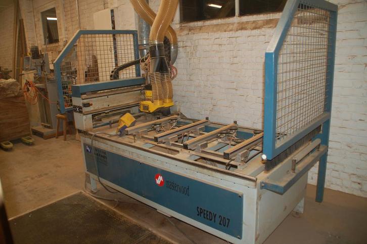 CNC bois 2 axes, Articles professionnels, Machines & Construction | Travail du bois, Enlèvement