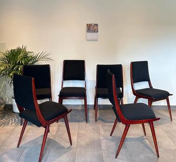 6 houten vintage. 50’s stoelen beschikbaar voor biedingen