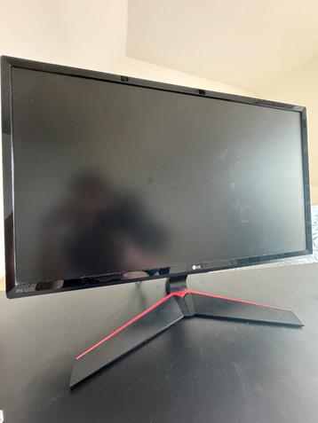 LG Monitor 24 inch beschikbaar voor biedingen