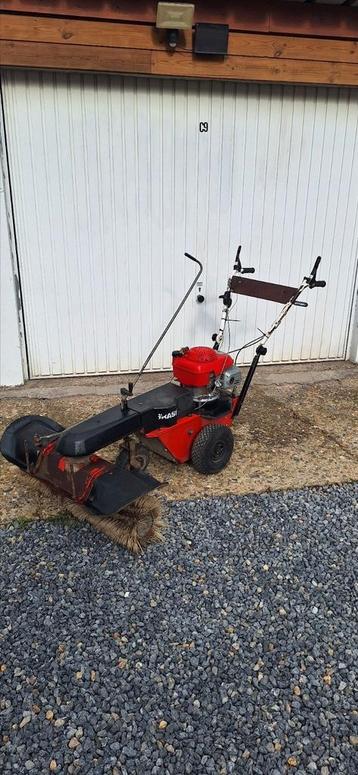 Veegmachine Borstelmachine met HONDA-motor  beschikbaar voor biedingen