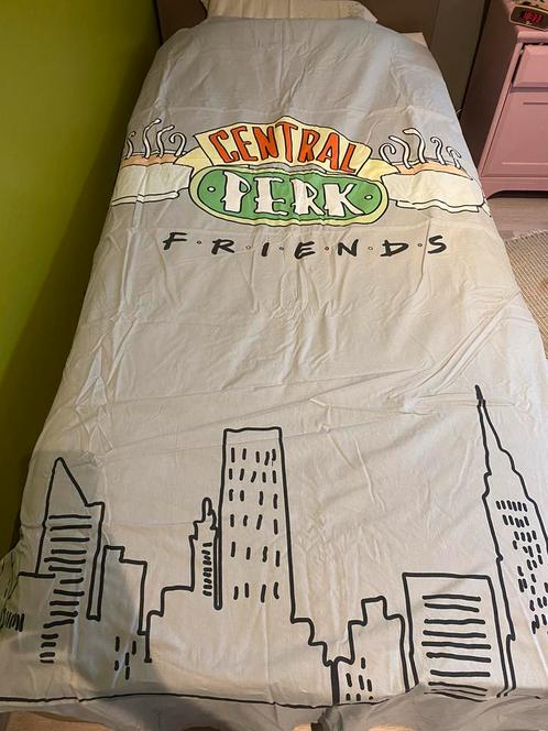 F.R.I.E.N.D.S. licht grijs Central Perk logo beddengoed, Huis en Inrichting, Slaapkamer | Beddengoed, Gebruikt, Dekbedovertrek