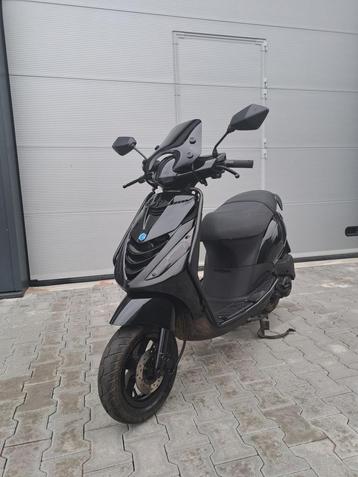 Piaggio Zip 4T Scooter Glans Zwart FULL OPTION (A-KLASSE) beschikbaar voor biedingen