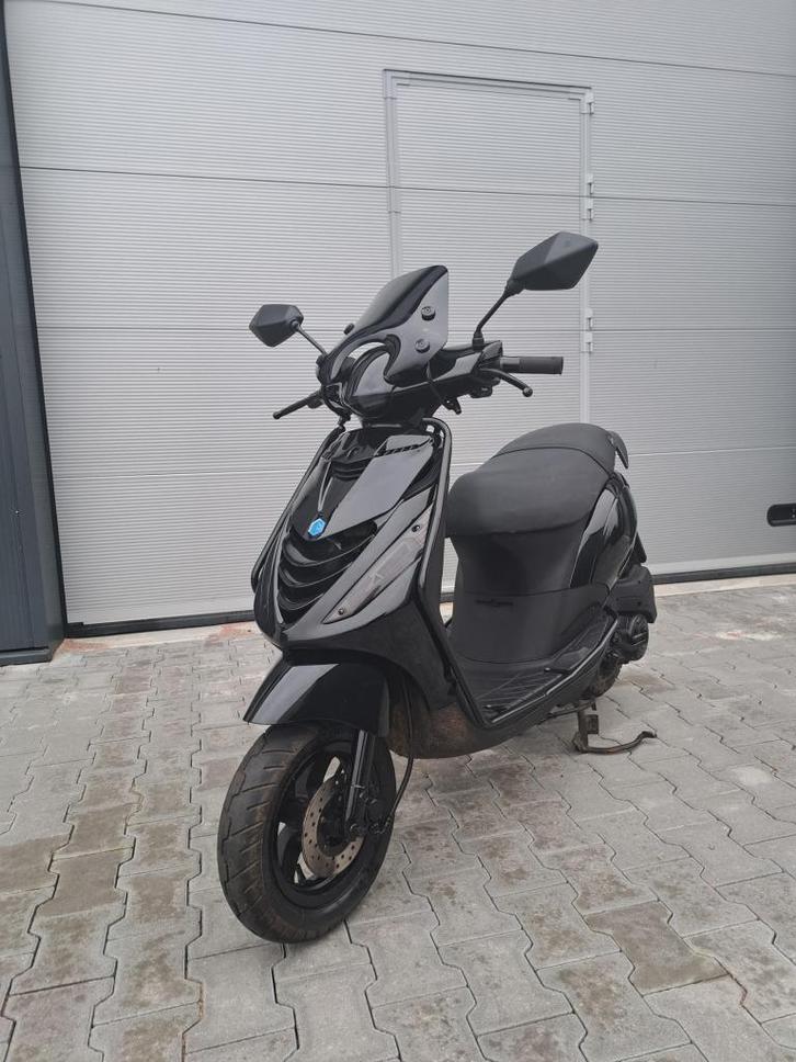 Piaggio Zip 4T Scooter Glans Zwart FULL OPTION (A-KLASSE), Fietsen en Brommers, Brommers | Honda, Zo goed als nieuw, Overige modellen