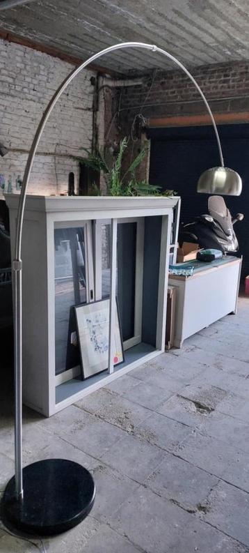 Lampe de salon design en inox beschikbaar voor biedingen