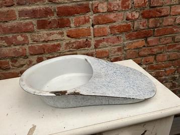 Oude bedpan beschikbaar voor biedingen