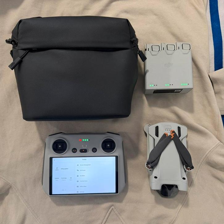 DJI Mini 3 Pro Fly More Combo (2u gevlogen), Audio, Tv en Foto, Drones, Zo goed als nieuw, Professionele drone, Standaardkwaliteit