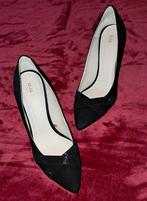 zwarte suède pumps maat 40 nieuw nooit gedragen, Kleding | Dames, Ophalen of Verzenden, Zwart, Pumps