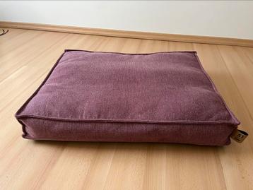 Hondenmand beschikbaar voor biedingen