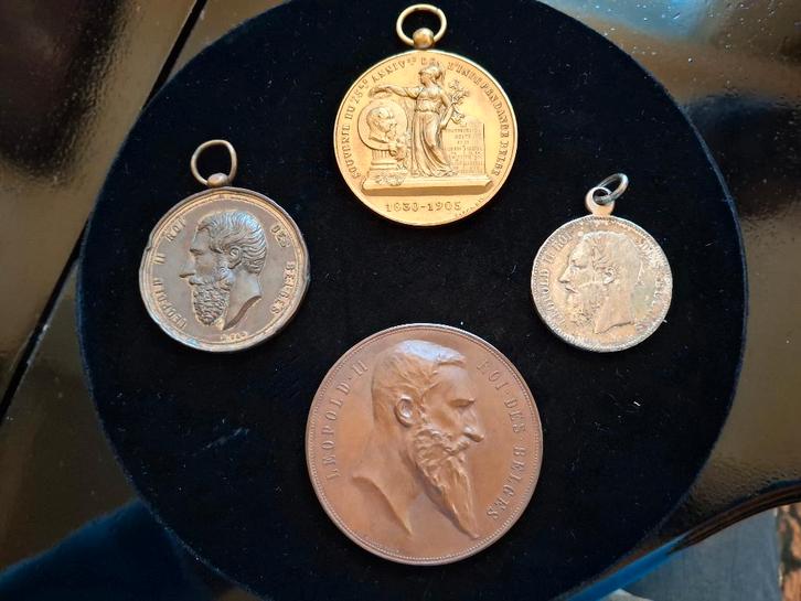 medailles Koning Leopold II, Verzamelen, Koningshuis en Royalty, Gebruikt, Overige typen, Verzenden