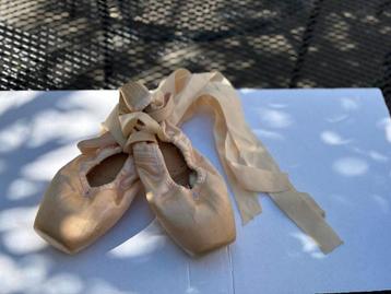 Pointes, spitsen merk SANSHA, maat 7 (= maat 36/37) beschikbaar voor biedingen