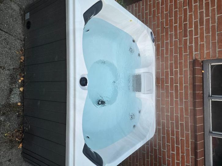 Jacuzzi 4 personen in nieuwstaat te koop, Tuin en Terras, Bubbelbaden en Hottubs, Nieuw, Vast, Afdekzeil, Filter, Pomp, Ophalen
