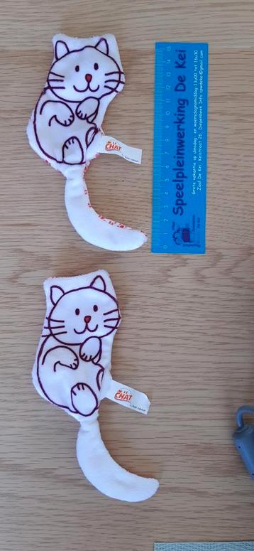 2 chats en tissu double doux de 15 cm disponible aux enchères