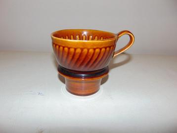 Retro koffiefilter in aardewerk beschikbaar voor biedingen