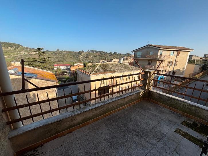 Sicile, appartement avec terrasse et vue sur les collines, Immo, Buitenland, Italië, Appartement, Dorp