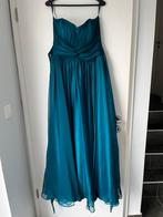 Robe de bal turquoise, Enlèvement