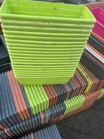 Bloembakken van 26,5 cm in alle kleuren  beschikbaar voor biedingen