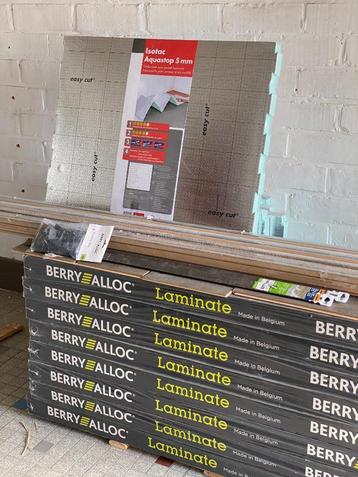 Nieuwe laminaat + ondervloer + bijpassende plinten beschikbaar voor biedingen