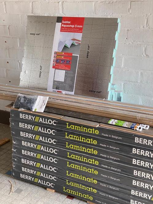 Nieuwe laminaat + ondervloer + bijpassende plinten, Doe-het-zelf en Bouw, Vloerdelen en Plavuizen, Nieuw, Laminaat, Hout, 50 tot 150 cm