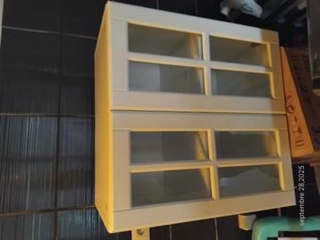 Armoire vitre a suspendre  beschikbaar voor biedingen