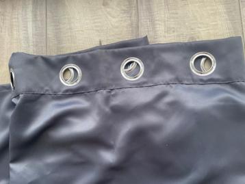 2 grote zwarte en 2 beige  gordijnen m.ringen  130cmx255cm beschikbaar voor biedingen