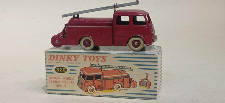 DINKY TOYS FRANCE BERLIET BRANDWEERMAN EERSTE HULP REF 32E, Hobby en Vrije tijd, Modelauto's | 1:43, Zo goed als nieuw, Bus of Vrachtwagen